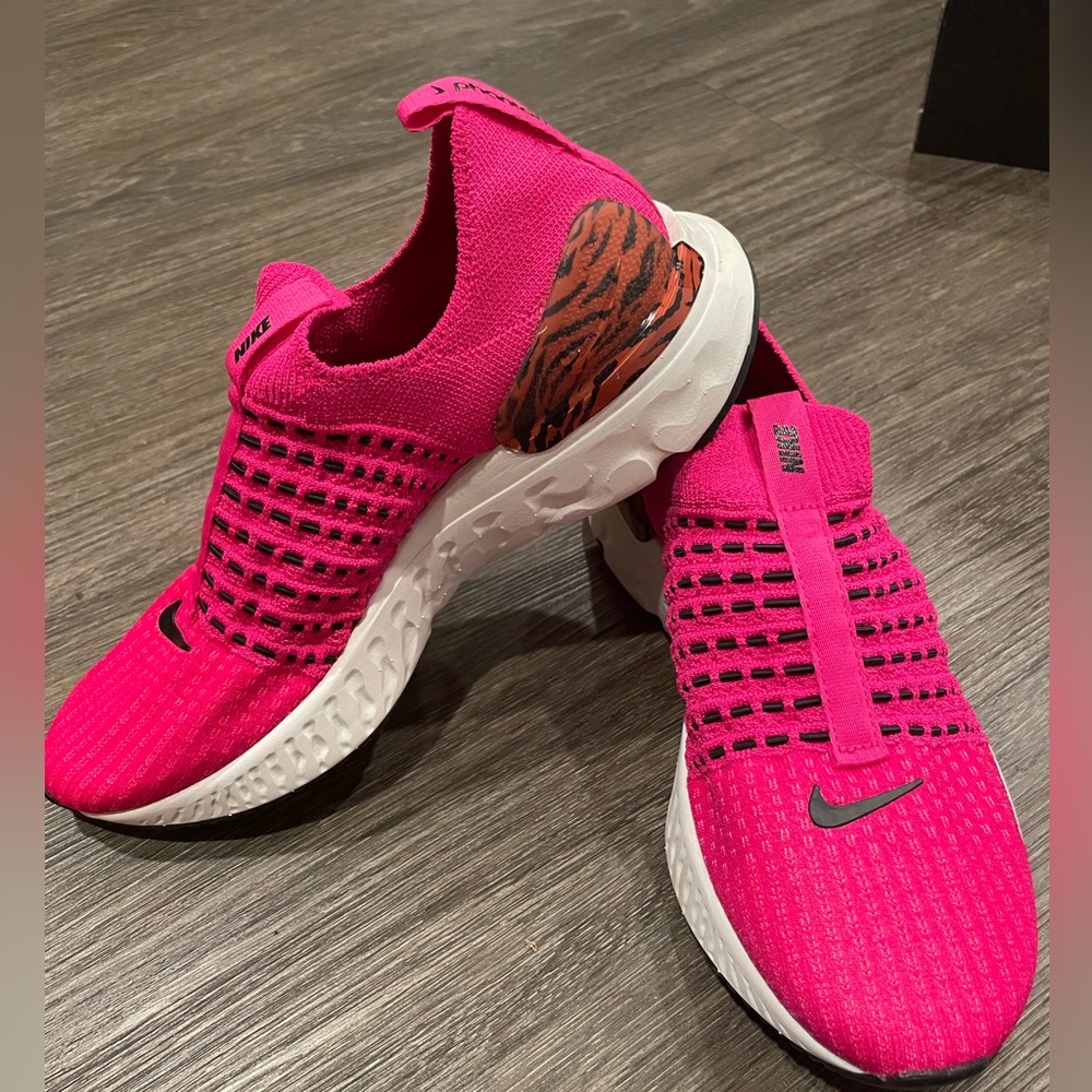 WOMEN NIKE REACT PHANTOM RUN FK 2